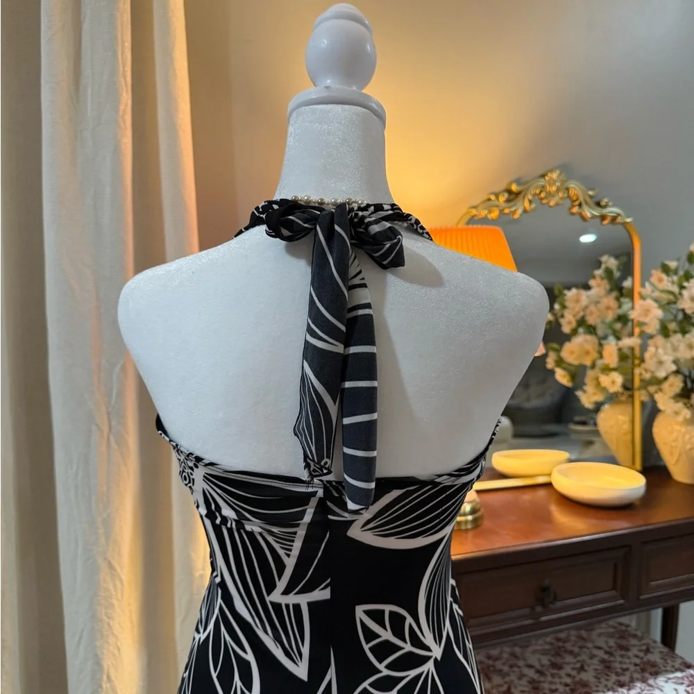 Elegant Black and White Halter Dress - Picture 5 of 6